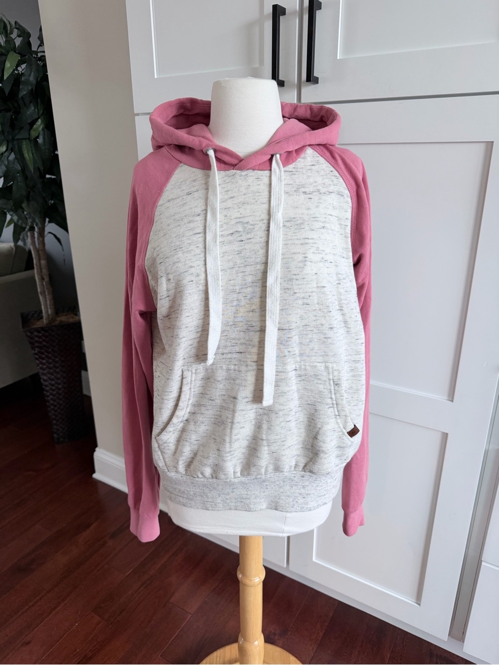 Doublju Women's Pink Gray Pullover Hoodie Sweatshirt Size Medium Warm Comfy